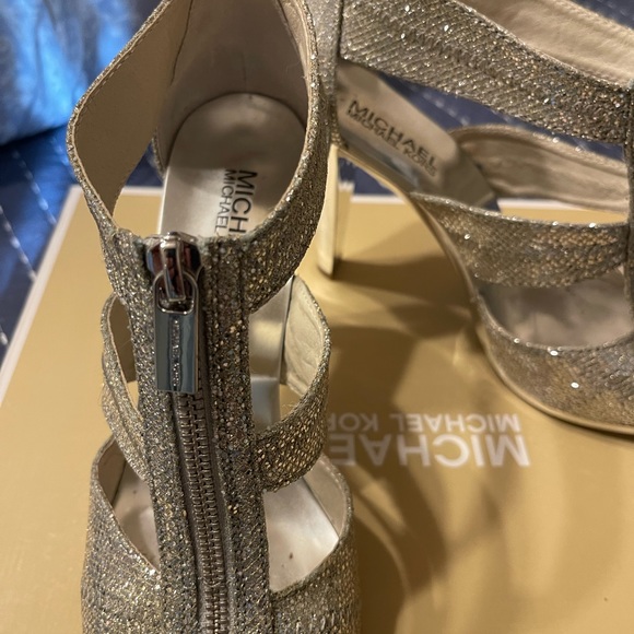 Used - Picture 3 of 4